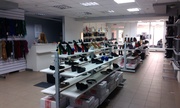 Продам торгове обладнання (меблі і стелажі) з магазину одягу та взуття
